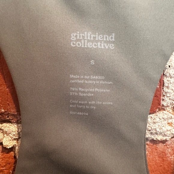 Girlfriend-Collective. Color Green.  Size S. - Picture 3 of 5